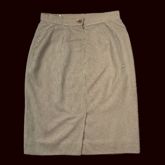 Giorgio Armani Skirt Suit in Cream/Tan | Size 2 - Picture 6 of 8